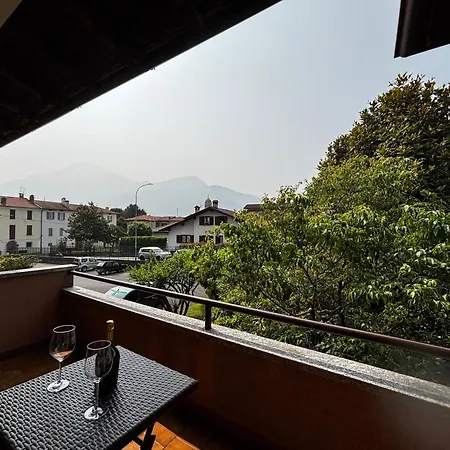 Camellia - Larihome A98 Apartament Gravedona